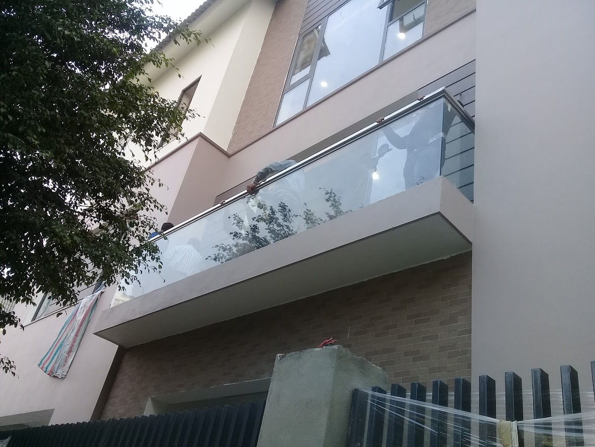 Lan can kính cường lực